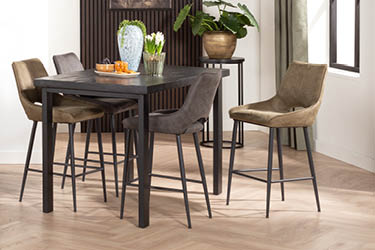 Bartafel zwart met barstoelen