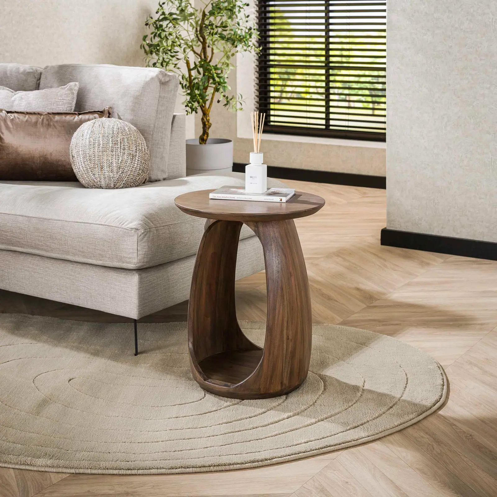 Bijzettafel Flow Solid - rond Ø45 cm - Acacia Glaze Bruin