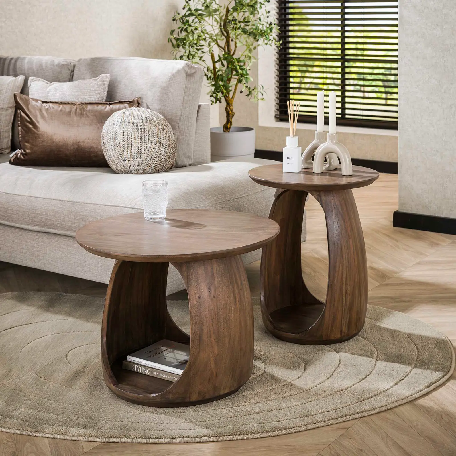 Bijzettafel Flow Solid - rond Ø45 cm - Acacia Glaze Bruin