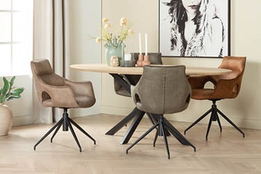 Bruine eetkamerstoelen met armleuning