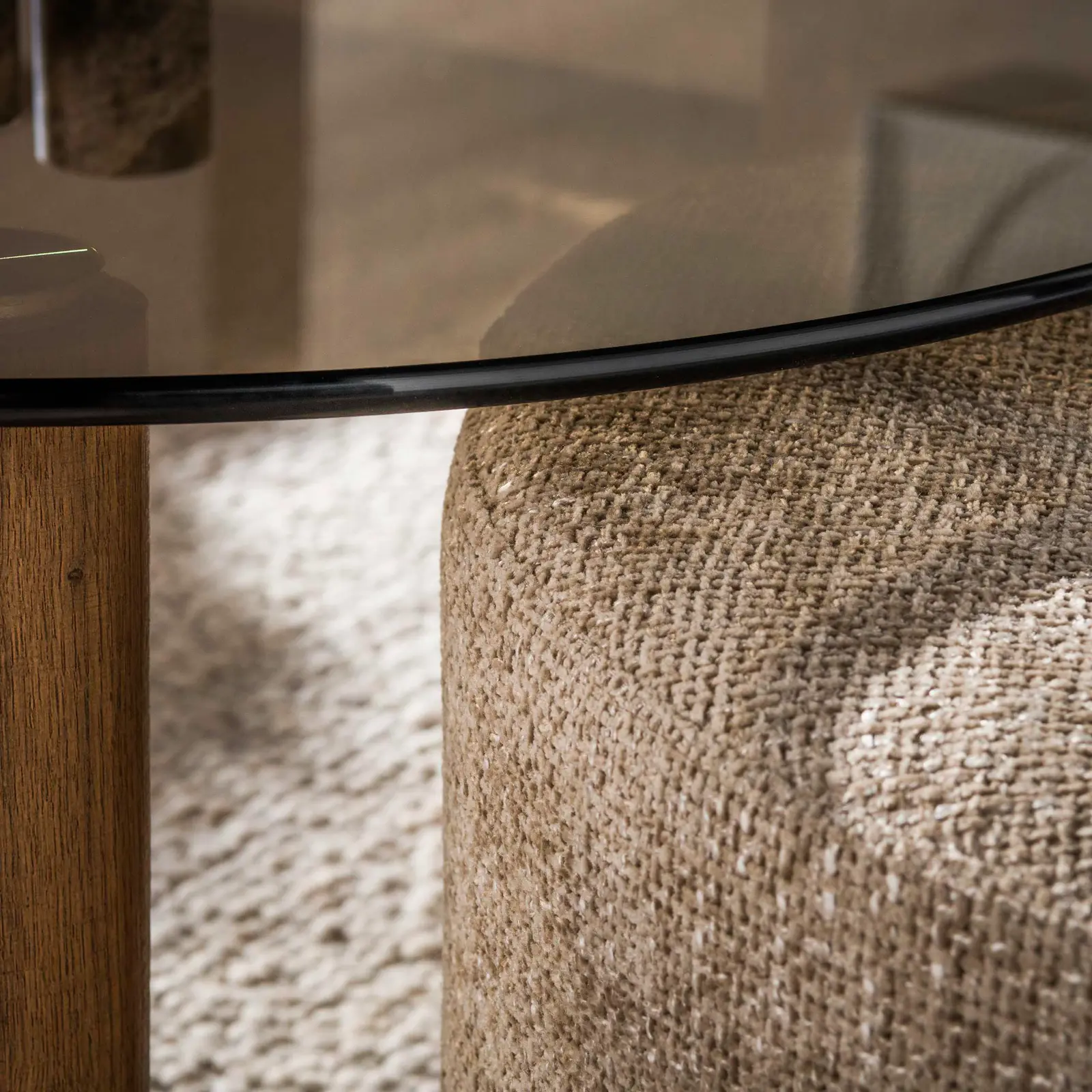 Salontafel set van 2 Tinto - rond 80/57 cm - Poef stof zand - Tafel rookglas bruin