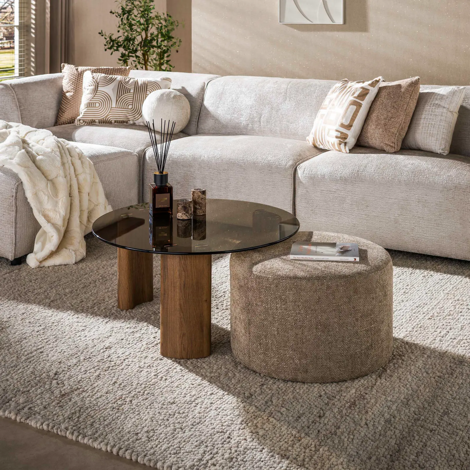 Salontafel set van 2 Tinto - rond 80/57 cm - Poef stof zand - Tafel rookglas bruin