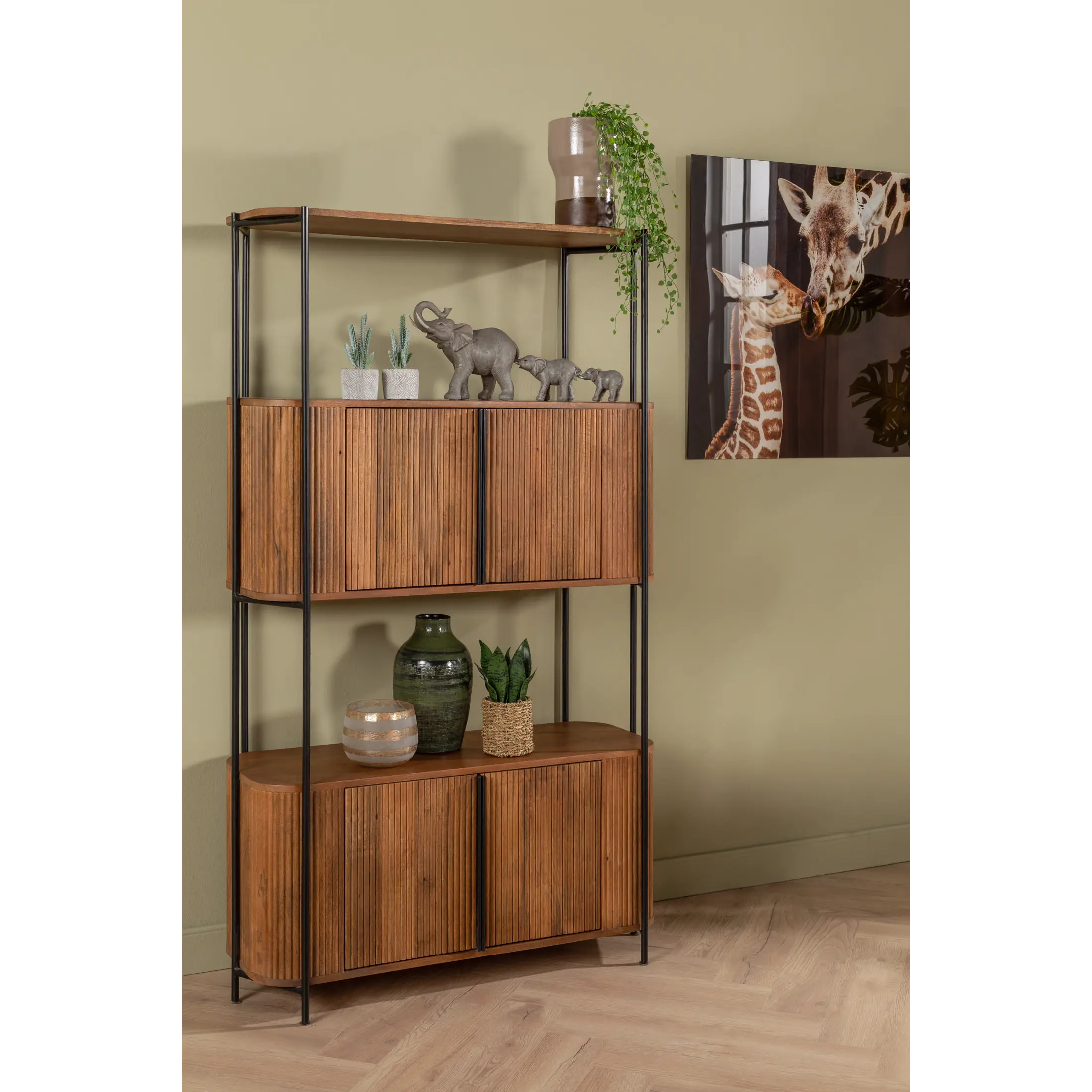 Wandkast Amare - 170 cm - Mangohout Lichtbruin - 4 deuren, 2 open vakken