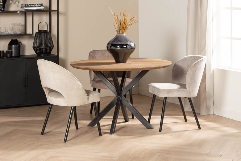 Ronde eettafel eiken met zwarte spin tafelpoot