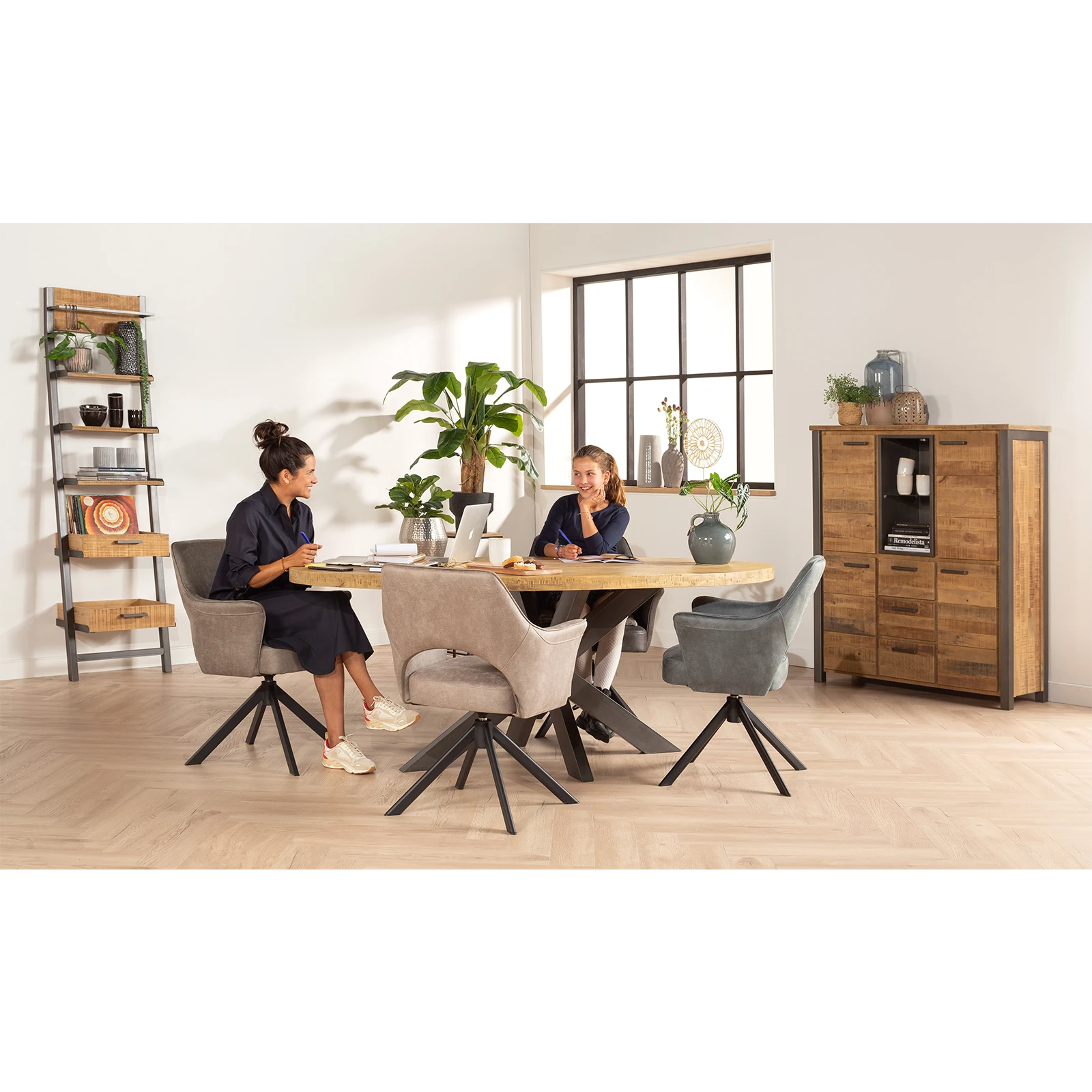 Eettafel (180x105cm - ovaal) Steelwood - Seasoned Brown
